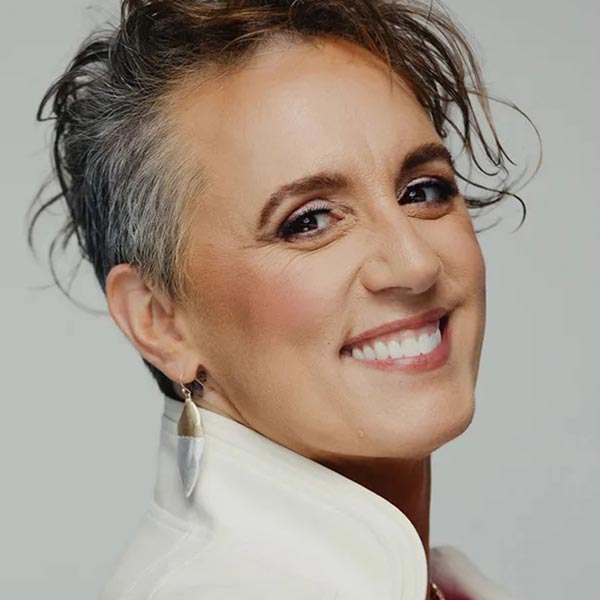 Dr.Laura Mach